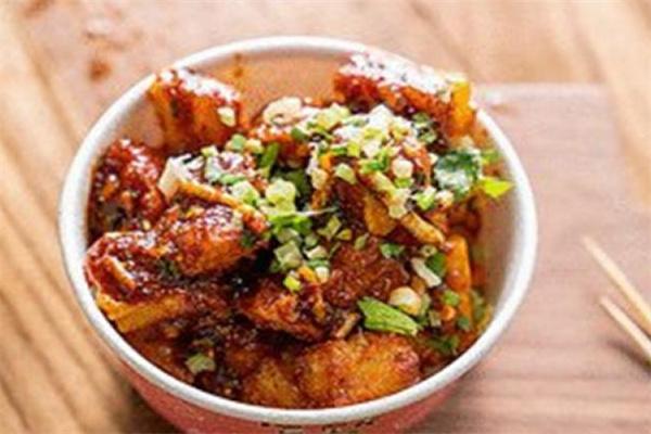 周签签锅巴土豆小吃